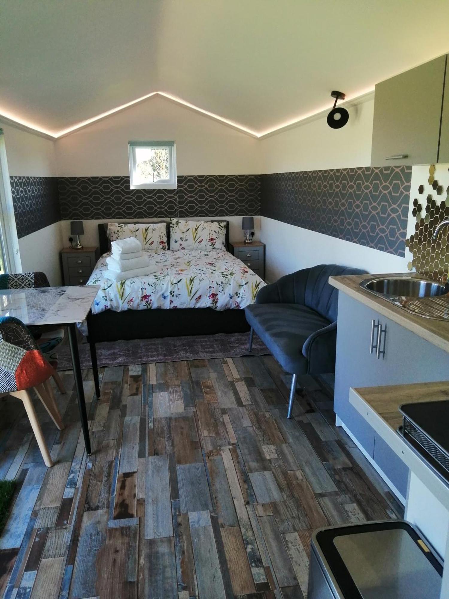 The Cabin Pakenham Экстерьер фото